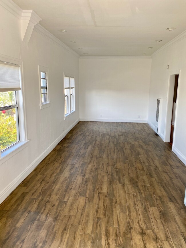 Photo - 1916 S Longwood Ave Unit 3