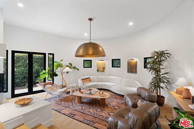 Photo - 2065 Watsonia Terrace House