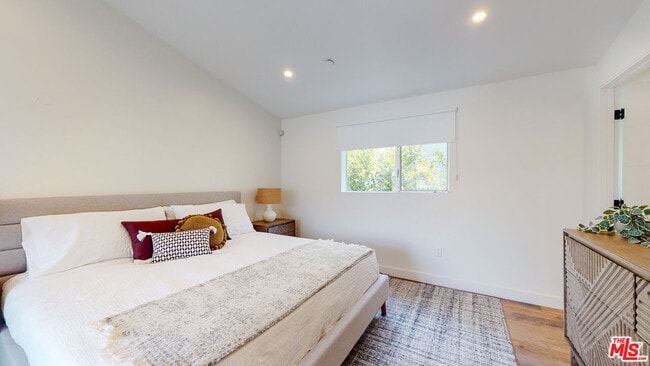 Photo - 547 N W Knoll Dr