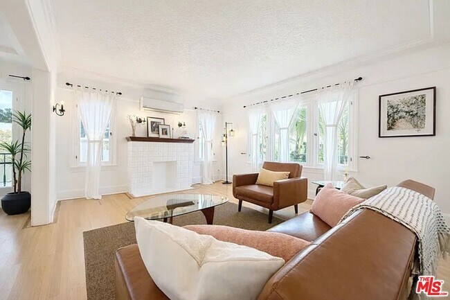 Photo - 837 5th St Unit 839A