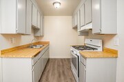 1BR, 1BA - 580SF - Kitchen - 7762 Foothill Blvd
