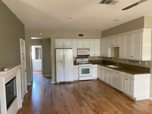Building Photo - 282 Tustin Field Dr