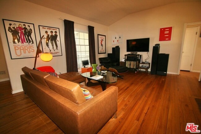 Photo - 10317 Lauriston Ave