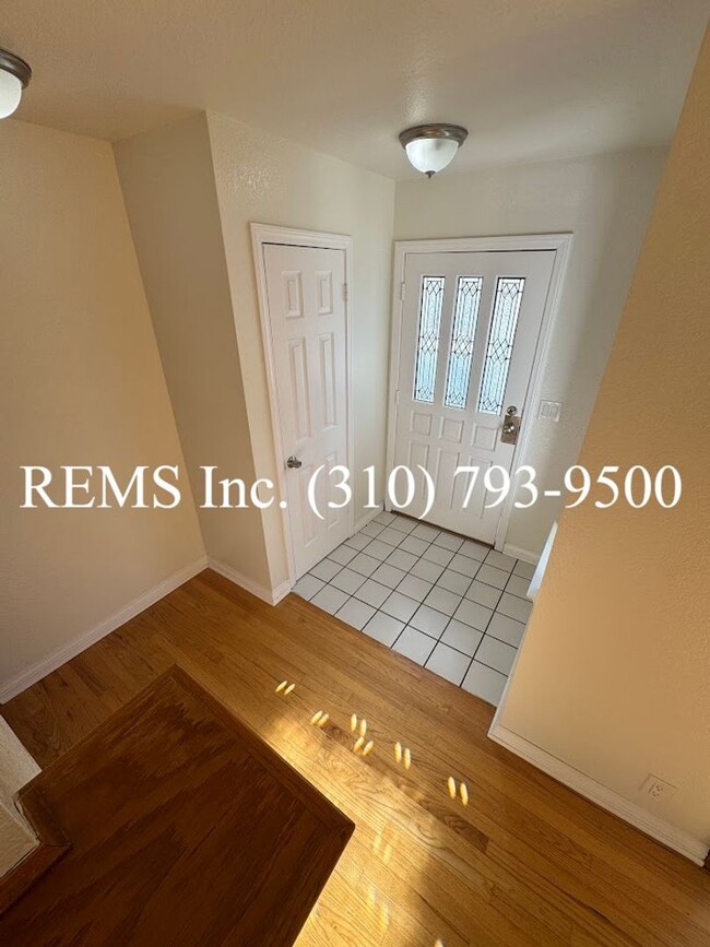 Photo - Spacious Townhome with Garage & Laundry in...