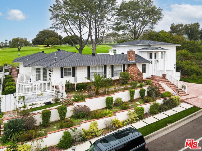 Building Photo - 1110 W Muirlands Dr