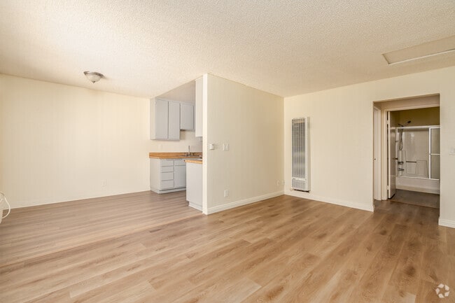 1BR, 1BA - 600SF - Living Room - Laurel Canyon Apartments