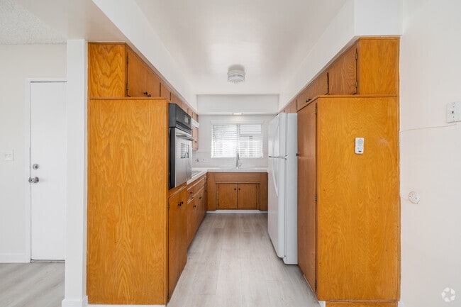 2BR, 2BA - 1,250SF - Kitchen - 2144 W. 182nd St.