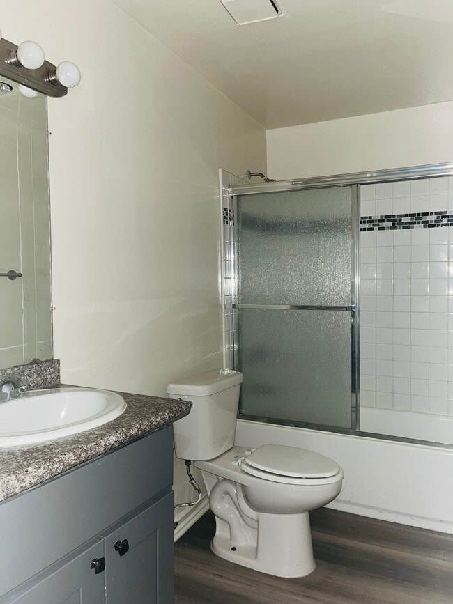 Photo - 943 Elden Ave