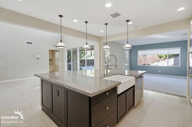 Photo - Beautifully Appointed 5Bdm 4Ba Home Located in San Marcos!