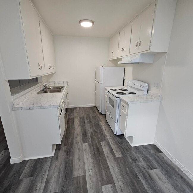Unit 14 Kitchen - Balboa Palms Apartments
