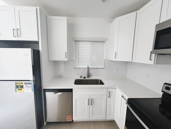 Building Photo - Eldora, 10313-10321 1/2 Unit 10319 1/2 Eldora Rear ADU Rt