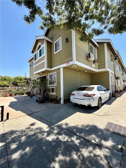 Building Photo - 3250 Andrita St Unit 7