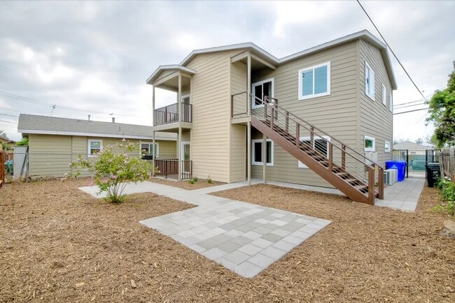 Photo - Fully Furnished Modern 3-Bed, 2-Bath Near ...