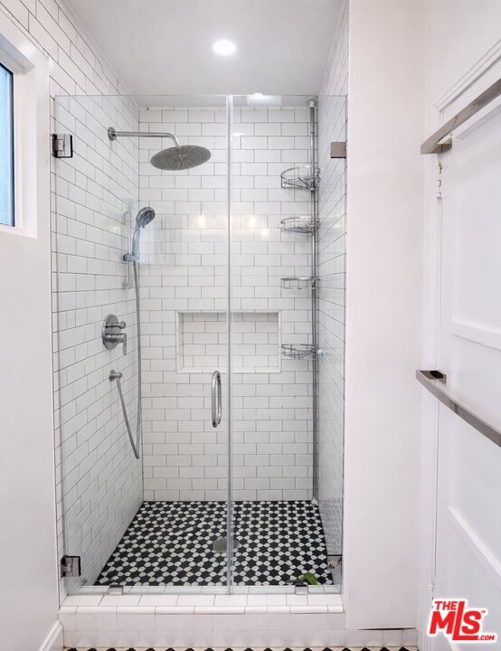 Photo - 10870 Whitburn St