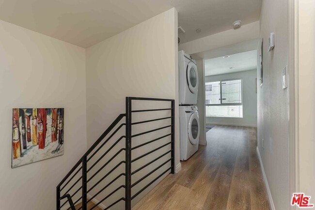 Photo - 815 N Kingsley Dr