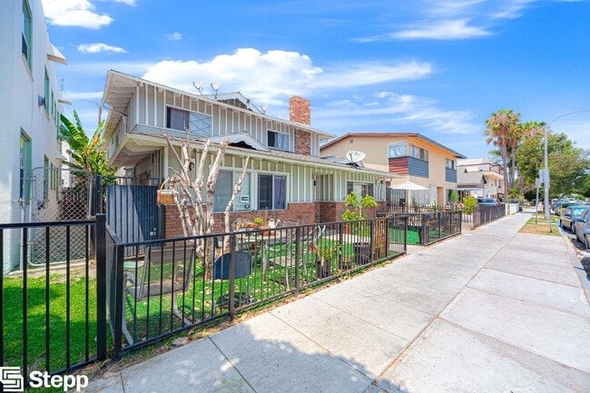 811 Gardenia Avenue - 811 Gardenia Avenue Apartments