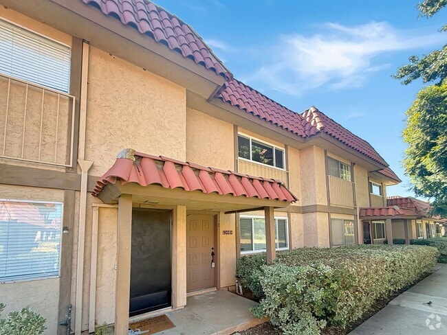 Building Photo - Great 2B/1BA Townhome in Escondido!