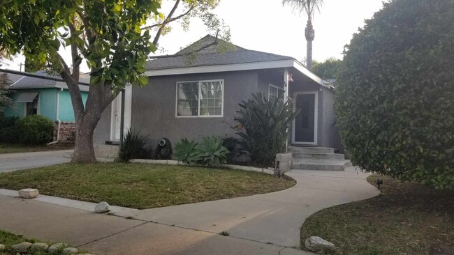 Building Photo - 6851 Wilbur Ave Rental