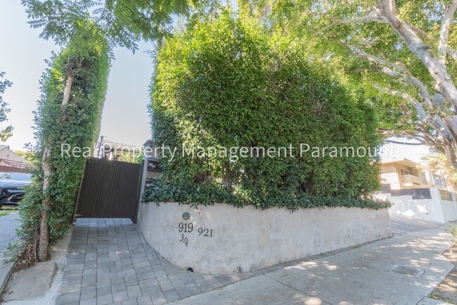 Photo - 919 N Stanley Ave Apartment Unit 921 N. Stanley Avenue