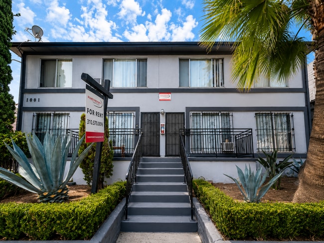 Photo - 1001 N Curson Ave ( 7609 Romaine )