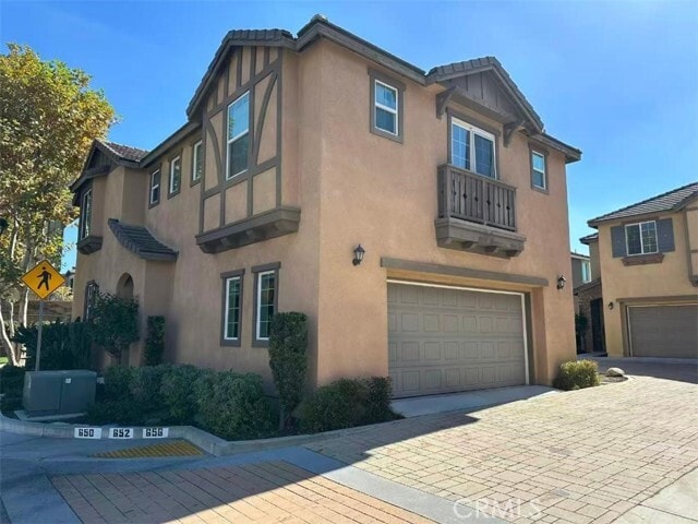 Photo - 650 Huron Pl