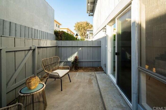 Photo - 5447 Zelzah Ave Condo Unit 119