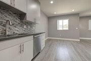 Photo - 6954 Jellico Ave