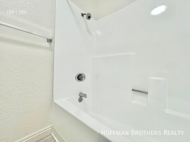 Photo - 10346 Commerce Ave Unit 6