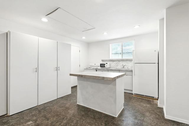 Photo - 835 Dewitt Ave