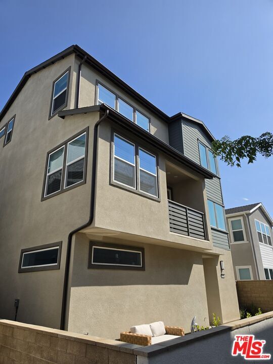 Building Photo - 426 Lobata
