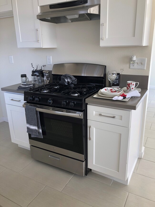 Photo - Foothill Apartments