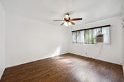 2BR, 1 BA -1100SF - 633 N Hayworth Ave Apartments