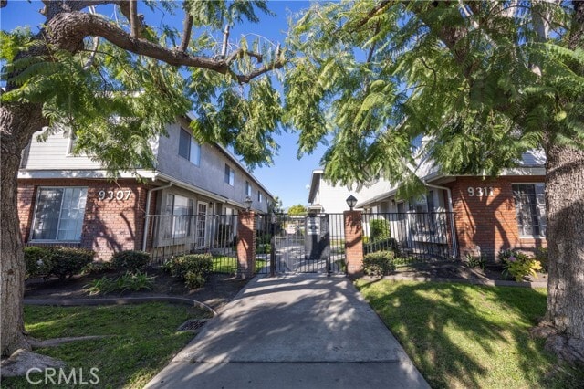 Building Photo - 9307 Ramona Blvd Unit F