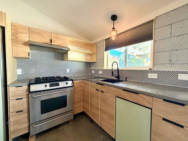 Photo - AVAILABLE NOW!! 2 Bedroom 1 Bathroom House in Cathedral City!