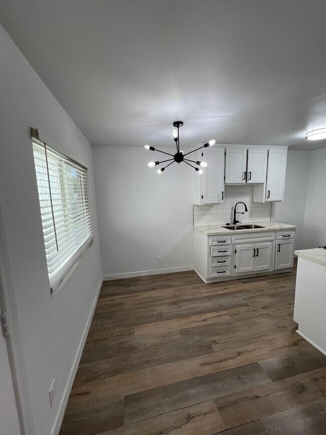 Photo - 5549 Fulcher Ave