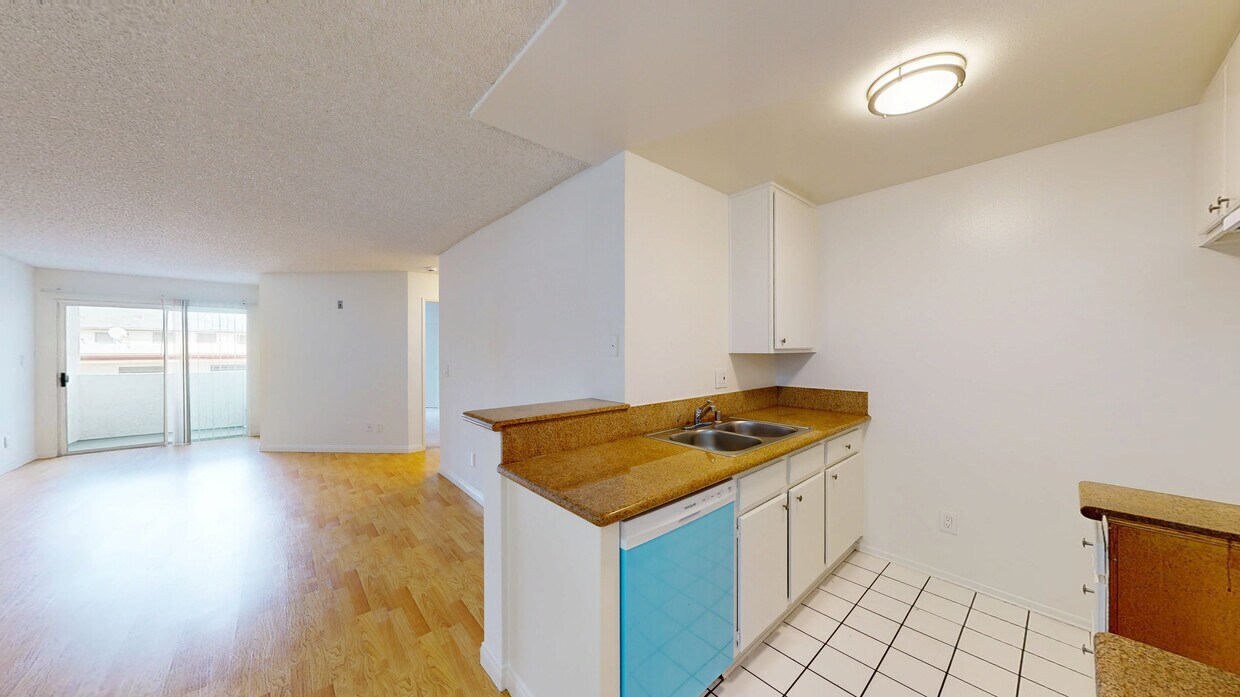 3D Tour - 515 S Harvard Blvd