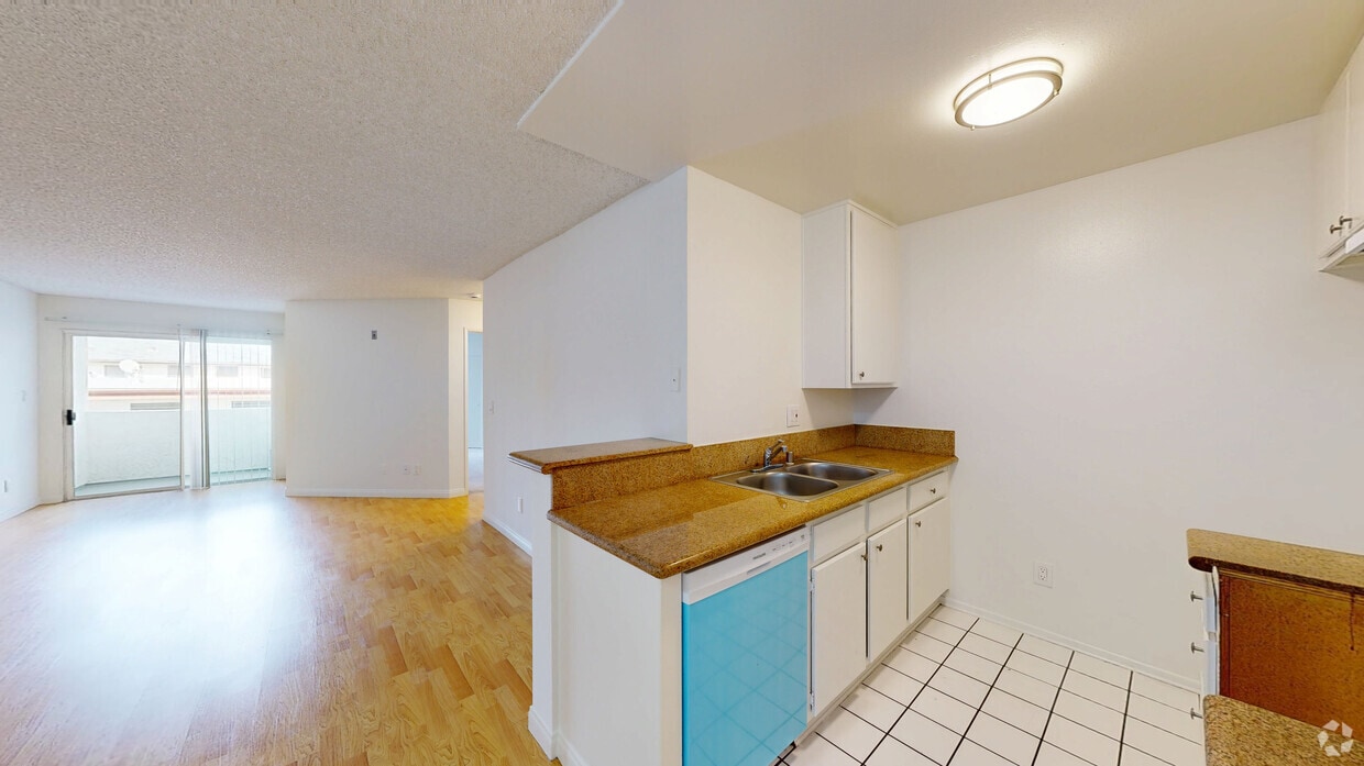 3D Tour - 515 S Harvard Blvd
