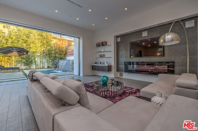 Photo - 658 N Edinburgh Ave