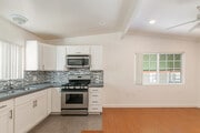 Photo - PERFECTLY LOCATED 2 BD / 1 BA UPSTAIRS APA... Unit 3876.5 Haines Street