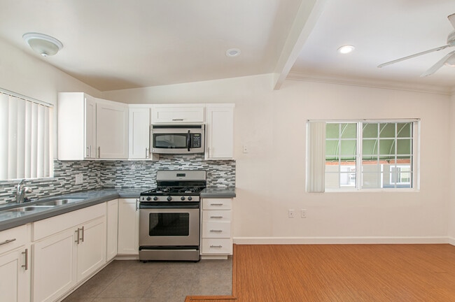 Photo - PERFECTLY LOCATED 2 BD/1 BA UPSTAIRS APART... Unit 3876.5 Haines Street