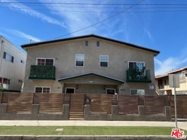 Building Photo - 6831 1/2-6831 1/2 Hinds Ave Rental