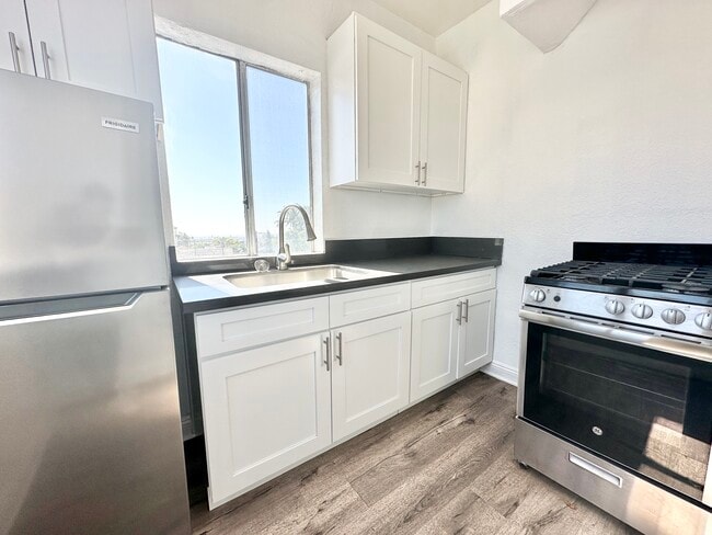 Building Photo - 1454 W 3rd St Unit 108 Rental