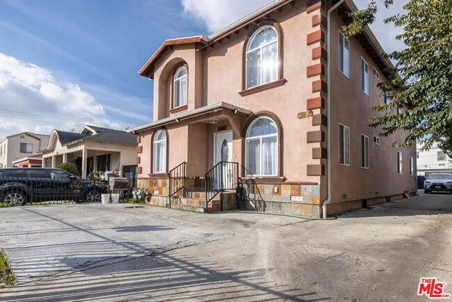 Photo - 819 E 73rd St