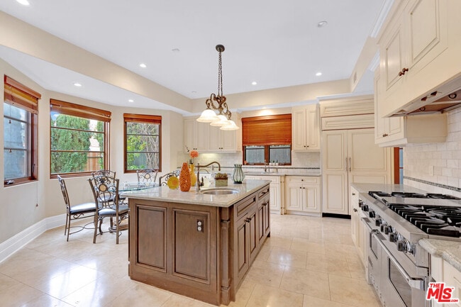 Photo - 1101 S Gretna Green Way