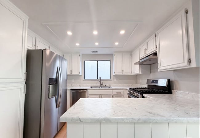 Photo - 2553 E Ave J 4