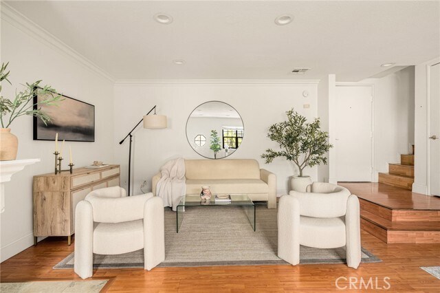 Building Photo - 698 S Berendo St Unit 206