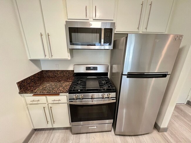 Photo - 3715 S Canfield Ave Unit 204