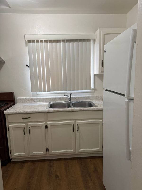 Building Photo - 2529 W Beverly Blvd