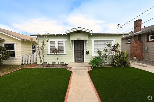 Building Photo - Charming 1 Bedroom Cottage in Ocean Beach Rental