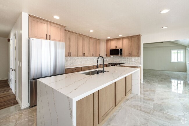 Building Photo - Your Newly Renovated Huntington Beach Oasi... Rental